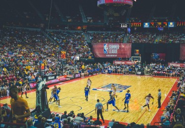 秘饭直播-火箭队主教练及教练组成员介绍